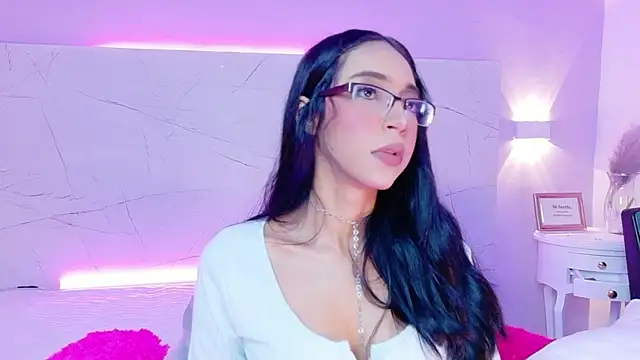 Snapshot of AbrilBrent chatting on December 3, 2025, 7:24 pm AbrilBrent online show from December 3, 2025, 7:24 pm