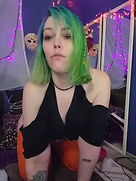 EverlyEster online show from June 21, 2026, 9:09 pm