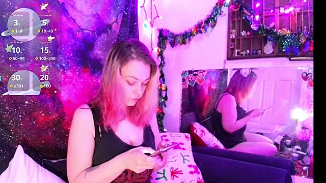 Snapshot of EverlyEster chatting on December 6, 2024, 5:03 am EverlyEster online show from December 6, 2024, 5:03 am