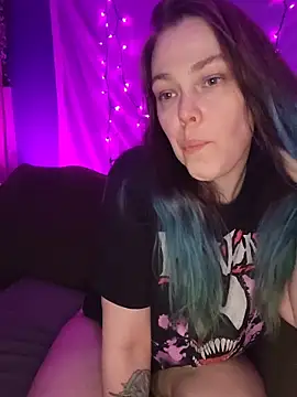 Snapshot of EverlyEster chatting on April 5, 2026, 8:10 am EverlyEster online show from April 5, 2026, 8:10 am