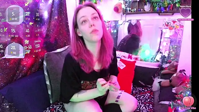 Snapshot of EverlyEster chatting on December 20, 2024, 1:54 pm EverlyEster online show from December 20, 2024, 1:54 pm