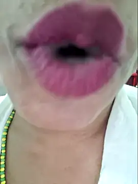 gatadeojosclaros online show from November 9, 2025, 11:09 pm