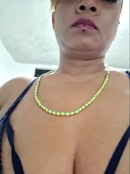 Snapshot of gatadeojosclaros chatting on February 14, 2026, 2:56 am gatadeojosclaros online show from February 14, 2026, 2:56 am