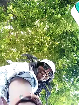 Snapshot of ThaBundaa chatting on October 16, 2025, 9:17 am ThaBundaa online show from October 16, 2025, 9:17 am