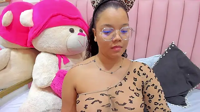 ISABELLA 020 online show from November 8, 2025, 2:31 pm