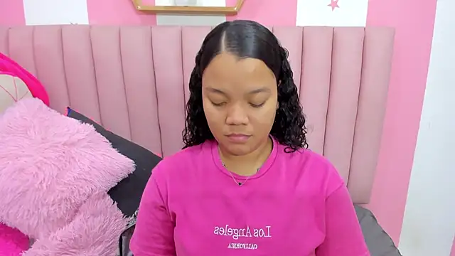 ISABELLA 020 online show from November 10, 2025, 1:16 pm