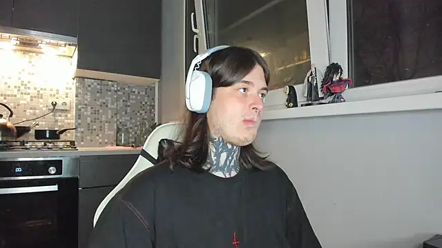  torfin  online show from March 5, 2025, 8:53 pm