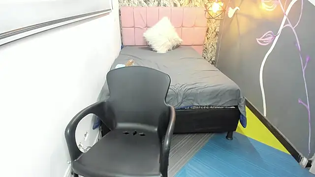 Snapshot of EmmaaEvans_ chatting on January 17, 2025, 11:59 am EmmaaEvans online show from January 17, 2025, 11:59 am