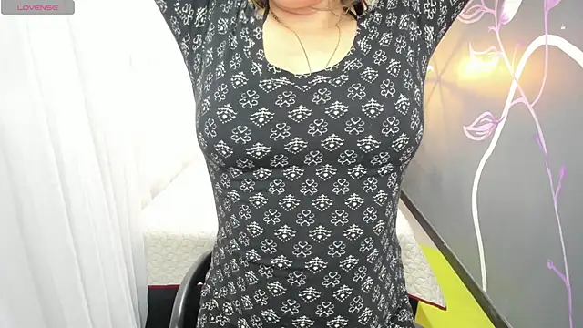 Snapshot of EmmaaEvans_ chatting on February 14, 2025, 6:29 pm EmmaaEvans online show from February 14, 2025, 6:29 pm