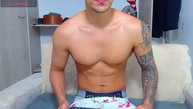 Tristan-bm online show from November 29, 2025, 2:17 pm