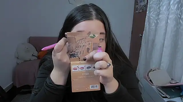 Aria Fullbuster online show from December 18, 2025, 9:18 pm