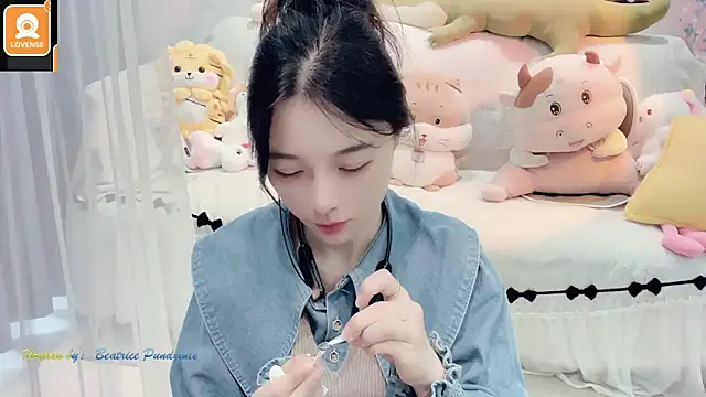 Snapshot of AKiKi711 chatting on October 7, 2025, 3:18 am AKiKi711 online show from October 7, 2025, 3:18 am