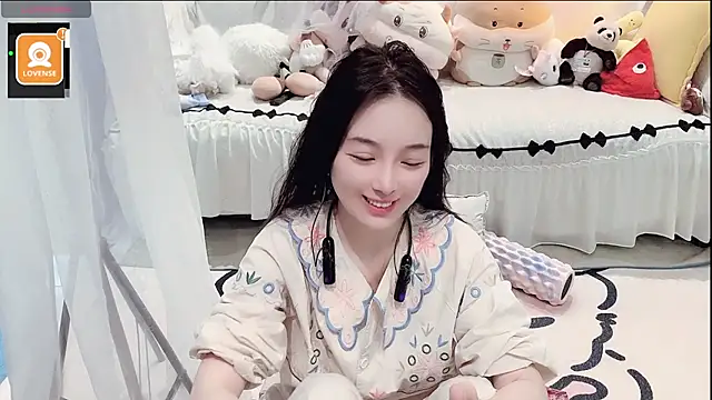 AKiKi711 online show from July 30, 2026, 4:44 am