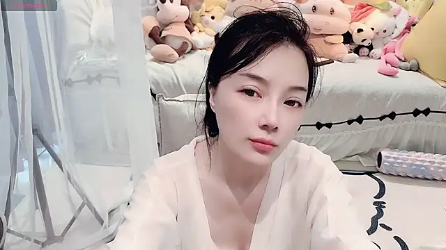 AKiKi711 online show from July 11, 2026, 4:35 am