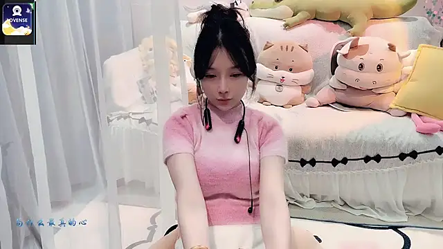 Snapshot of AKiKi711 chatting on October 5, 2025, 4:42 pm AKiKi711 online show from October 5, 2025, 4:42 pm