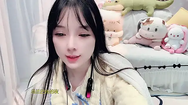 Snapshot of AKiKi711 chatting on November 11, 2025, 4:24 pm AKiKi711 online show from November 11, 2025, 4:24 pm