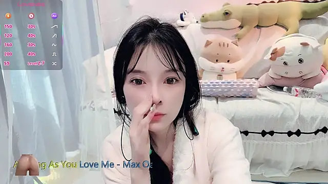 Snapshot of AKiKi711 chatting on December 5, 2025, 4:22 am AKiKi711 online show from December 5, 2025, 4:22 am