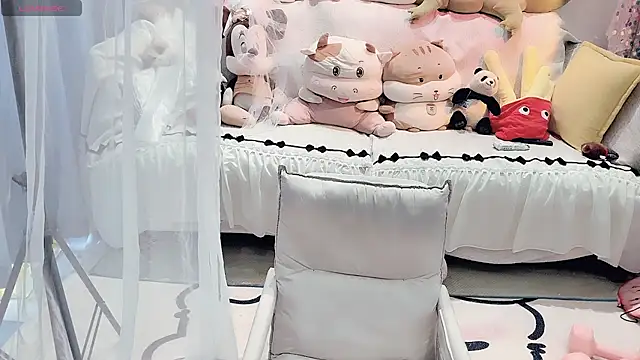 AKiKi711 online show from July 18, 2026, 4:54 am