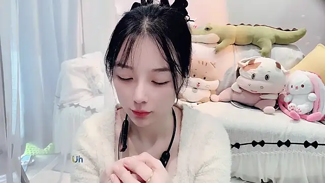 Snapshot of AKiKi711 chatting on November 9, 2025, 4:27 am AKiKi711 online show from November 9, 2025, 4:27 am