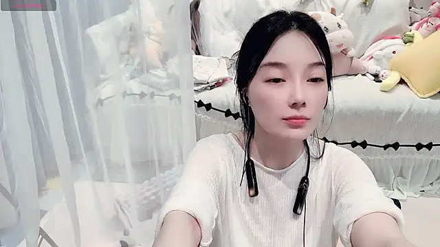 AKiKi711 online show from May 31, 2026, 4:57 pm