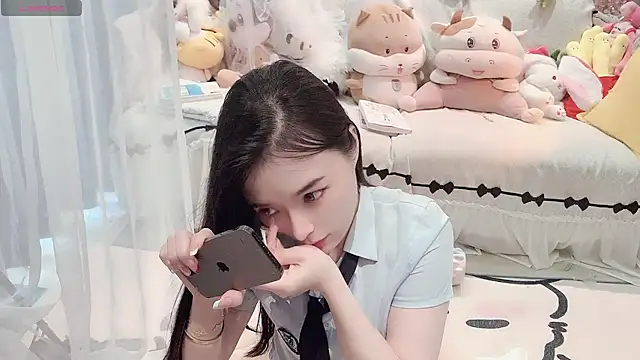 AKiKi711 online show from May 6, 2026, 4:49 am