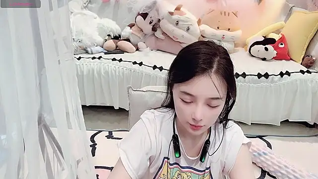 AKiKi711 online show from July 27, 2026, 4:52 am