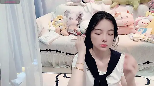 AKiKi711 online show from April 22, 2026, 4:52 am
