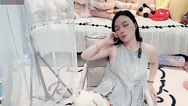 AKiKi711 online show from July 20, 2026, 4:42 am