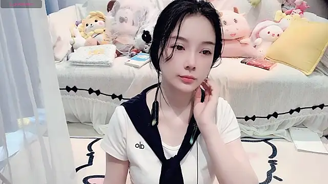 AKiKi711 online show from April 24, 2026, 4:47 am
