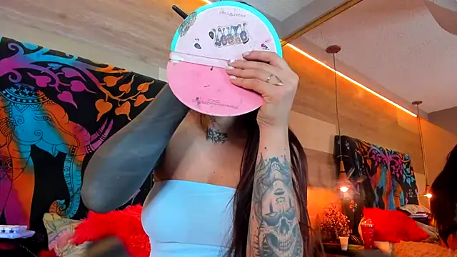 Snapshot of Cori_Paige chatting on November 19, 2025, 4:01 am Cori Paige online show from November 19, 2025, 4:01 am