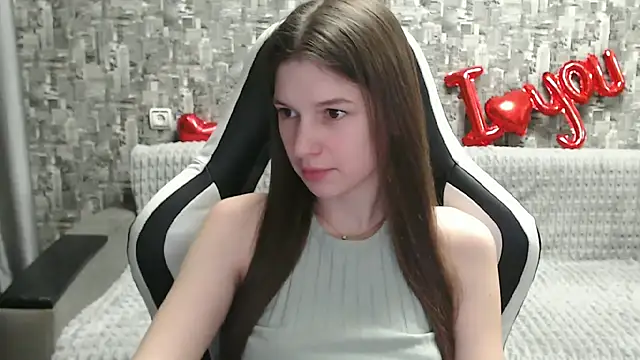 Snapshot of MissMiaCutie chatting on March 13, 2025, 5:18 pm MissMiaCutie online show from March 13, 2025, 5:18 pm