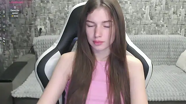 Snapshot of MissMiaCutie chatting on September 19, 2025, 9:13 am MissMiaCutie online show from September 19, 2025, 9:13 am
