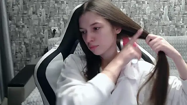 Snapshot of MissMiaCutie chatting on February 19, 2025, 2:01 pm MissMiaCutie online show from February 19, 2025, 2:01 pm