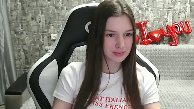 Snapshot of MissMiaCutie chatting on March 11, 2025, 7:14 pm MissMiaCutie online show from March 11, 2025, 7:14 pm