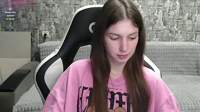 Snapshot of MissMiaCutie chatting on October 7, 2025, 4:19 pm MissMiaCutie online show from October 7, 2025, 4:19 pm