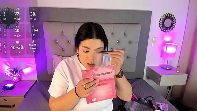 Snapshot of Kylie2211 chatting on October 10, 2025, 3:18 am Kylie2211 online show from October 10, 2025, 3:18 am