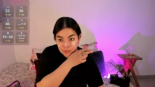 Snapshot of Kylie2211 chatting on October 14, 2025, 7:14 pm Kylie2211 online show from October 14, 2025, 7:14 pm