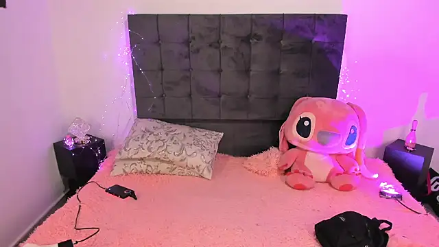 Snapshot of Kylie2211 chatting on October 24, 2025, 3:16 am Kylie2211 online show from October 24, 2025, 3:16 am