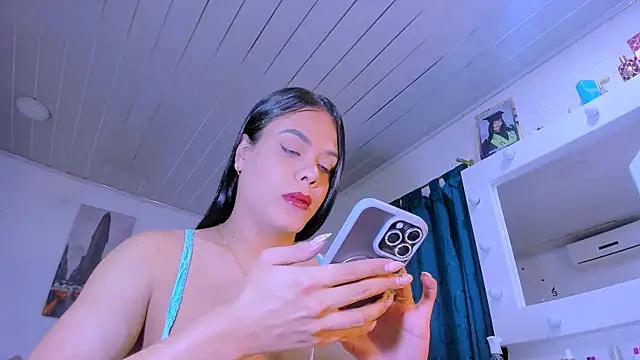 Snapshot of LatinVenuz chatting on February 21, 2026, 5:53 am LatinVenuz online show from February 21, 2026, 5:53 am