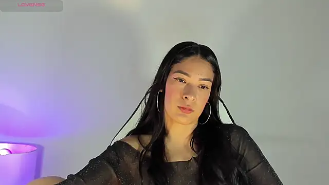 Snapshot of bella_hadid1_ chatting on February 8, 2025, 10:08 pm bella hadid1 online show from February 8, 2025, 10:08 pm
