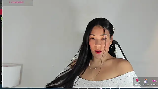 Snapshot of bella_hadid1_ chatting on March 2, 2025, 8:57 pm bella hadid1 online show from March 2, 2025, 8:57 pm