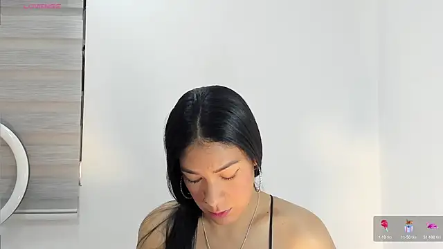 Snapshot of bella_hadid1_ chatting on October 2, 2025, 1:14 pm bella hadid1 online show from October 2, 2025, 1:14 pm