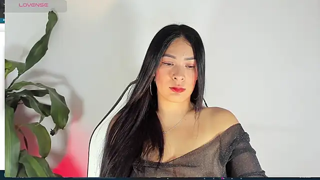 Snapshot of bella_hadid1_ chatting on March 4, 2025, 3:44 am bella hadid1 online show from March 4, 2025, 3:44 am