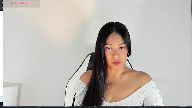 Snapshot of bella_hadid1_ chatting on March 2, 2025, 5:52 pm bella hadid1 online show from March 2, 2025, 5:52 pm