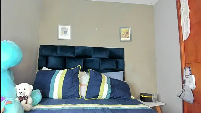 Snapshot of nathaliefox chatting on October 19, 2025, 4:21 pm nathaliefox online show from October 19, 2025, 4:21 pm