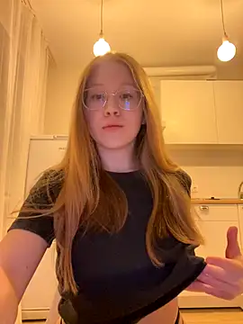 Snapshot of Eva_Weyne chatting on October 23, 2025, 7:12 pm Eva Weyne online show from October 23, 2025, 7:12 pm