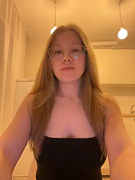 Snapshot of Eva_Weyne chatting on October 24, 2025, 7:35 pm Eva Weyne online show from October 24, 2025, 7:35 pm