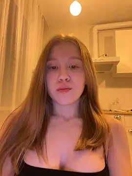 Snapshot of Eva_Weyne chatting on December 14, 2025, 6:35 pm Eva Weyne online show from December 14, 2025, 6:35 pm