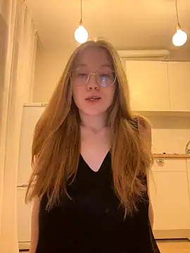 Snapshot of Eva_Weyne chatting on November 15, 2025, 8:13 pm Eva Weyne online show from November 15, 2025, 8:13 pm