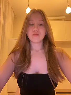 Snapshot of Eva_Weyne chatting on December 4, 2025, 8:30 pm Eva Weyne online show from December 4, 2025, 8:30 pm